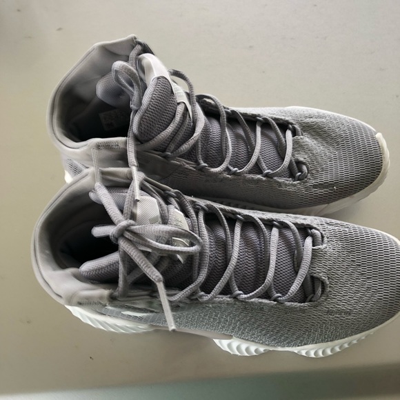 Adidas basketball shoes - Picture 2 of 8